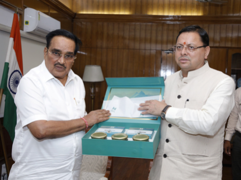 मुख्यमंत्री श्री पुष्कर सिंह धामी ने नई दिल्ली में केंद्रीय जल शक्ति मंत्री श्री सीआर पाटिल से भेंट की।